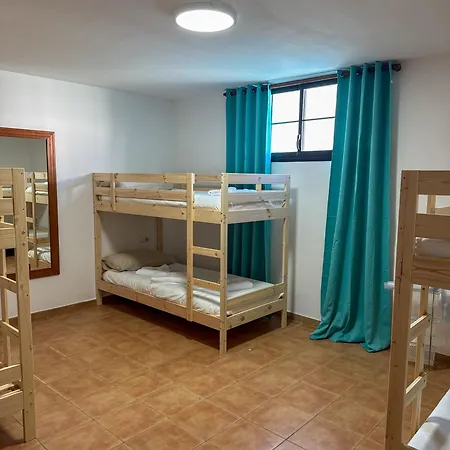 Pensión Surf And House *