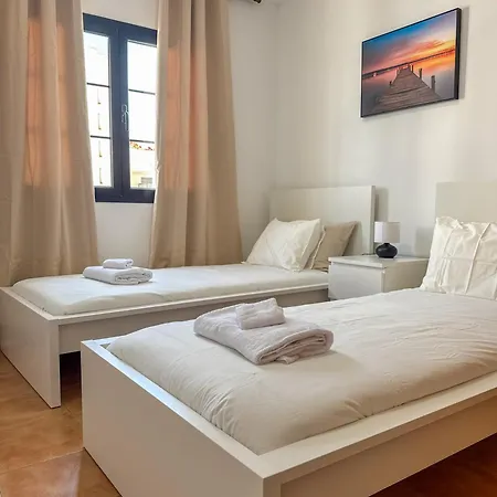 Surf And House Pensión *