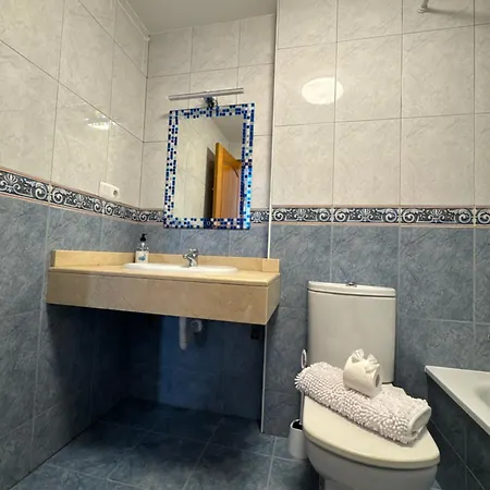 Surf And House Pensión *