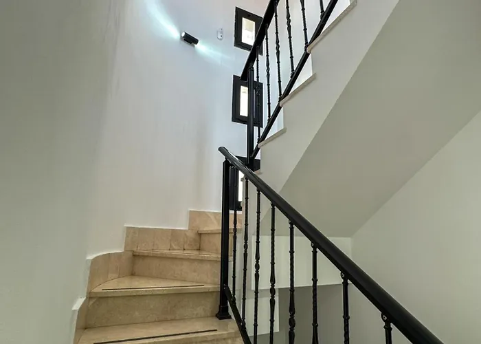 Surf And House בית הארחה *