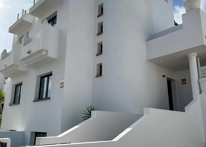 Surf And House בית הארחה *